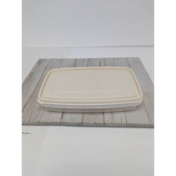 Vtg. Rubbermaid Servin' Saver Rectangle 4 cups #5 Almond Lid - Picture 1 of 9